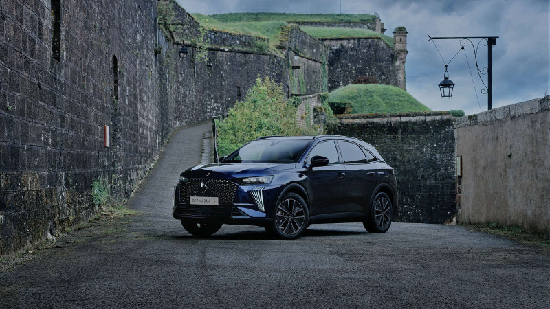 Новий кросовер DS 7 VAUBAN — броньований надпотужний Plug-In гібрид з повним приводом 4×4