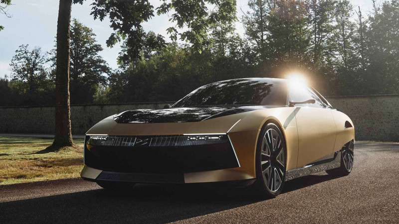 Концепт SM TRIBUTE на честь ювілею DS Automobiles: 10 років автомобільного мистецтва та елегантності